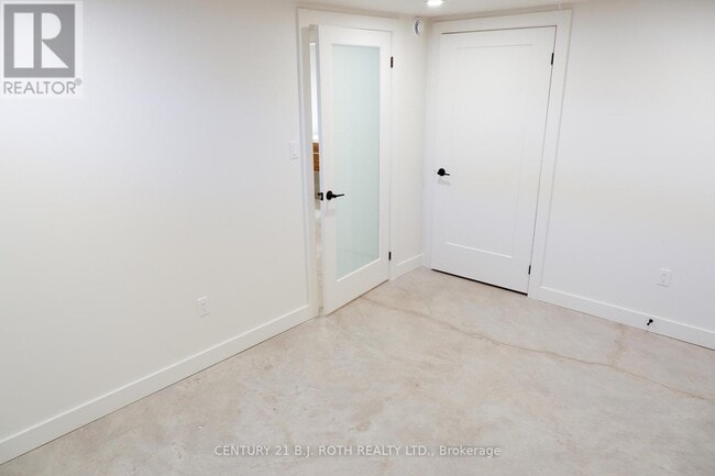 Building Photo - 1370 Killarney Beach Rd