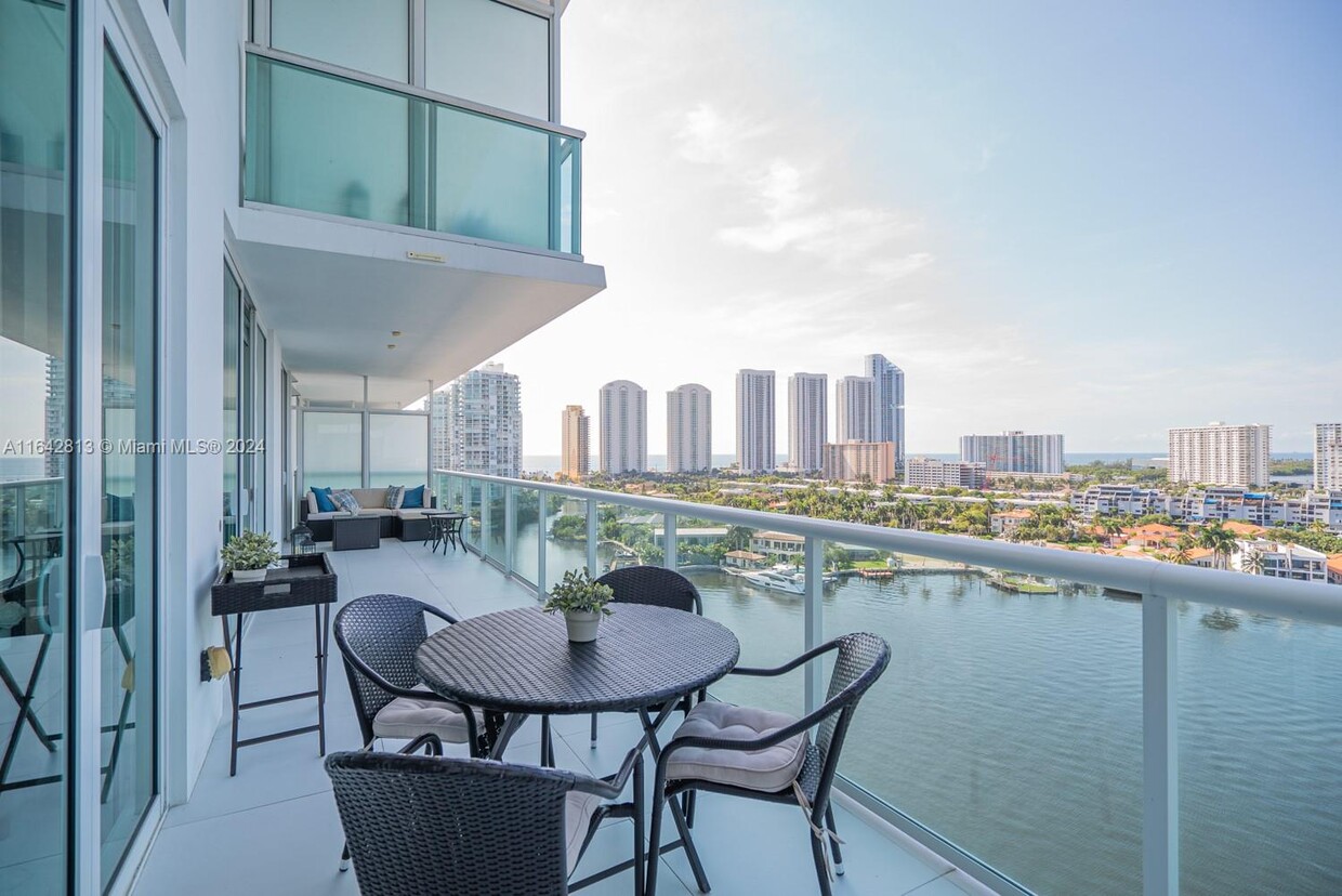 Foto principal - 400 Sunny Isles Blvd