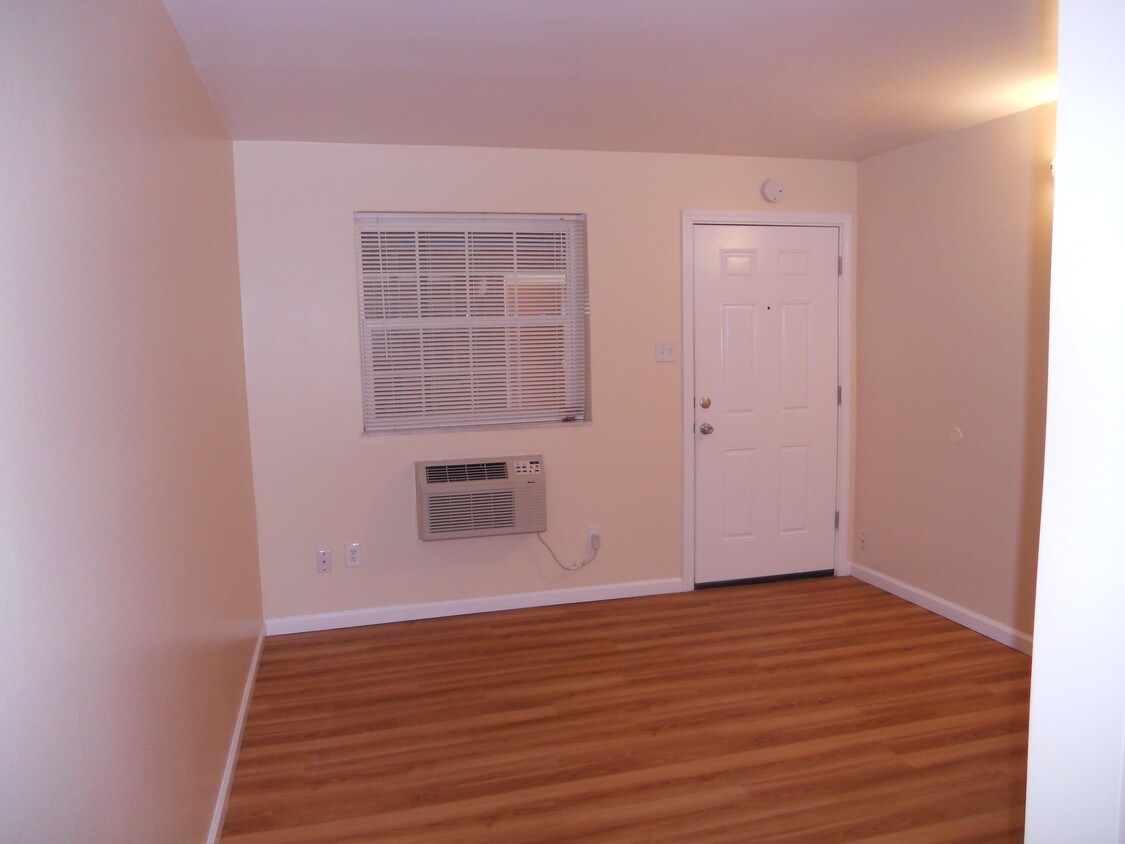 2451 Laclede Station Rd, Maplewood, MO 63143 Apartments in Maplewood