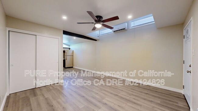 Building Photo - 225 N Cloverdale Blvd