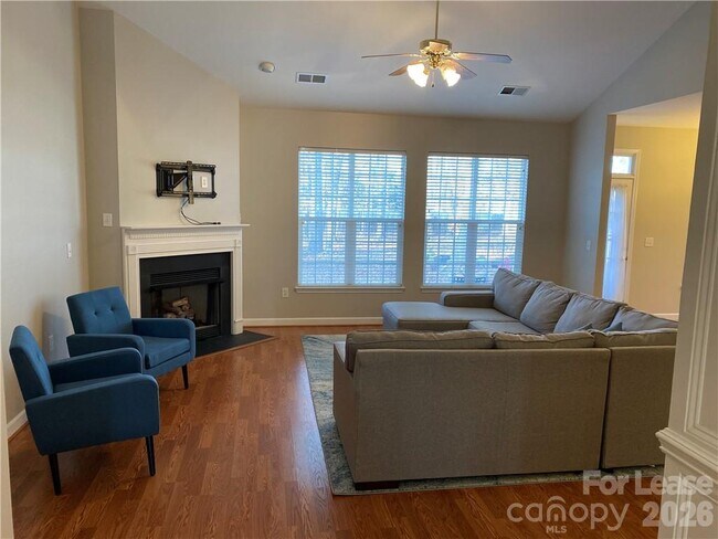 Foto del edificio - 7003 Conifer Cir