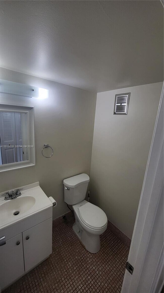 Foto del edificio - 132 Andover F