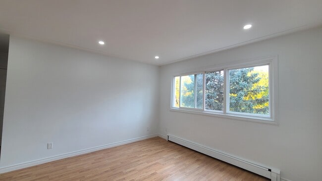 Building Photo - 207 Moore St