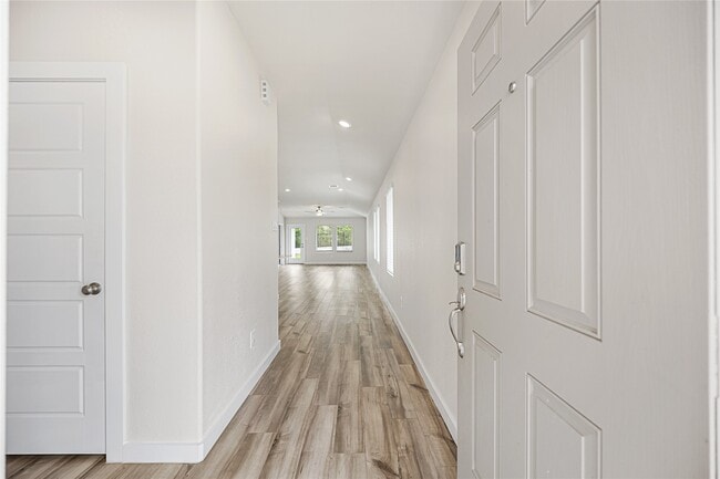 Building Photo - 7103 Blue Oak Dr