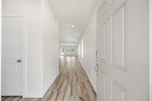 Foto del edificio - 7103 Blue Oak Dr