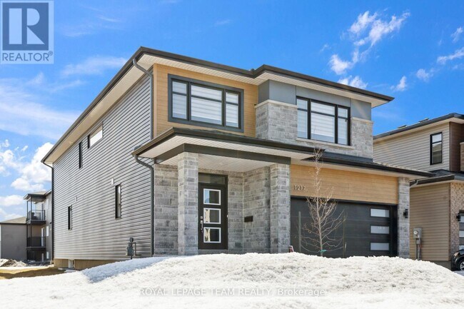 Building Photo - 1217 Diamond St