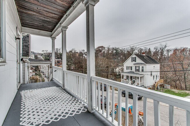 Building Photo - Newly renovated 4 bedroom home in the hear...