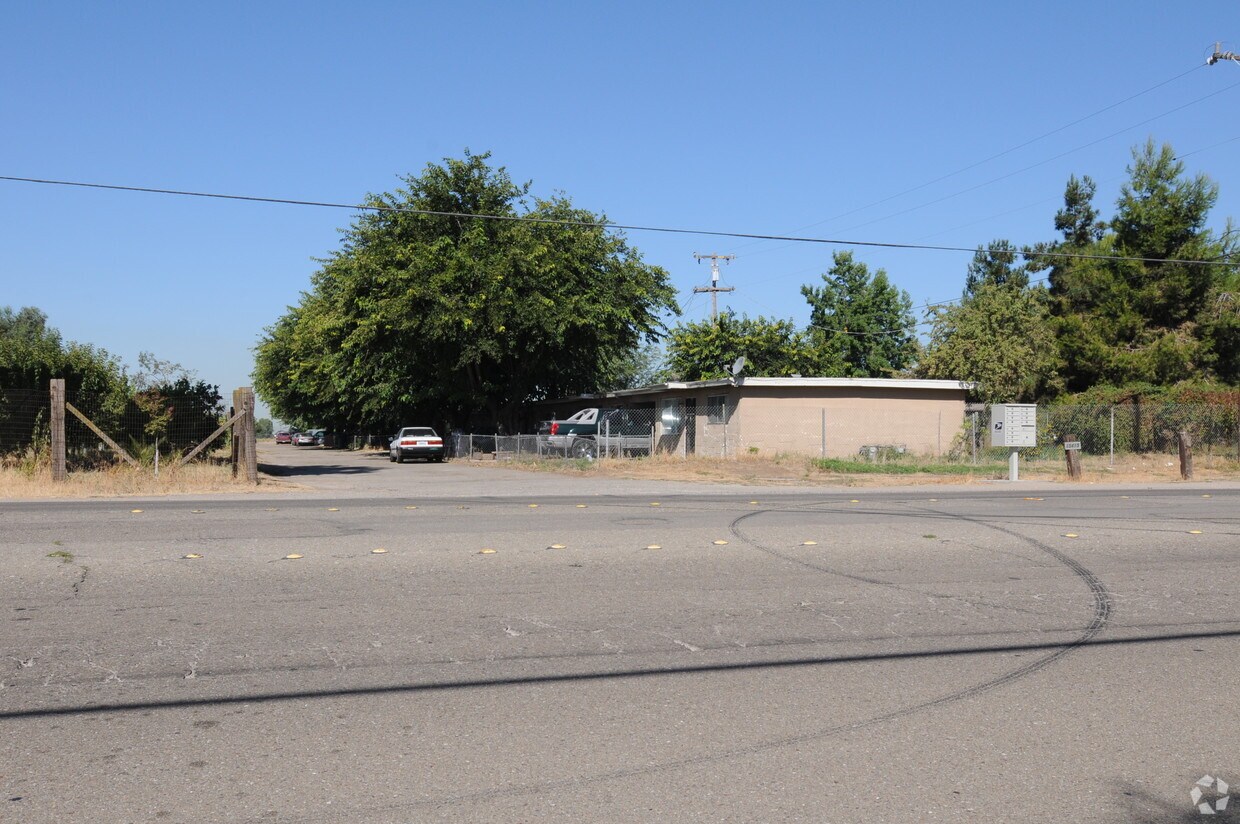 Primary Photo - 15415 S Airport Way