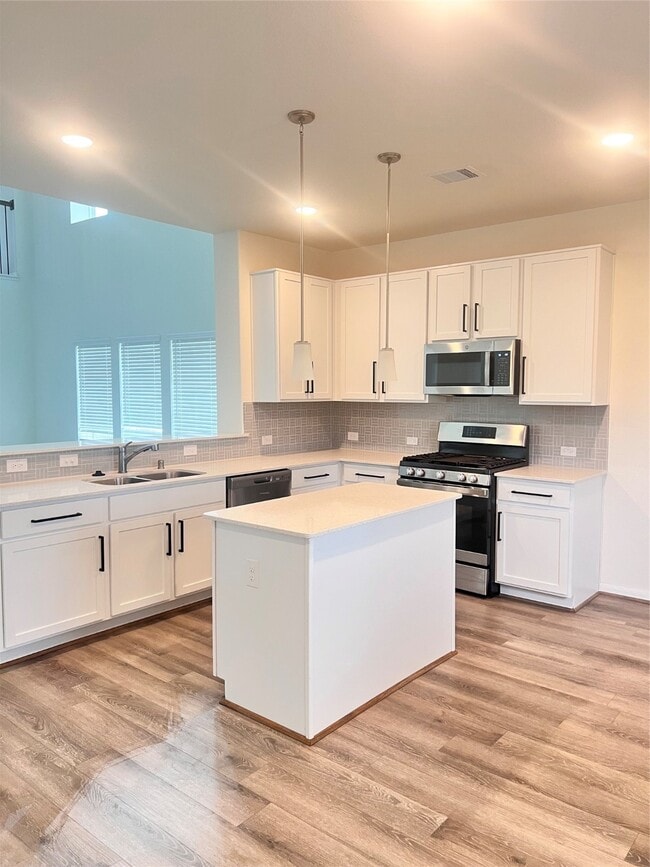 Building Photo - 521 Green Meadows Dr