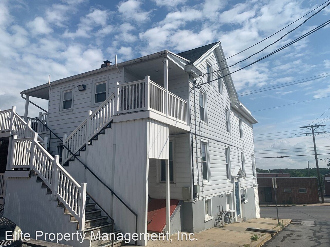 Primary Photo - 1 br, 1 bath House - 62 N. Main St., Unit 1