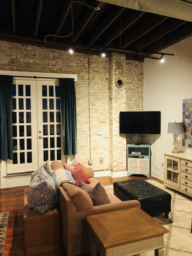 412 Dauphin St, Mobile, AL 36602 Condo for Rent in Mobile, AL