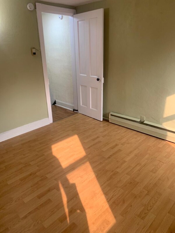 Foto del edificio - 1348 Vienna St