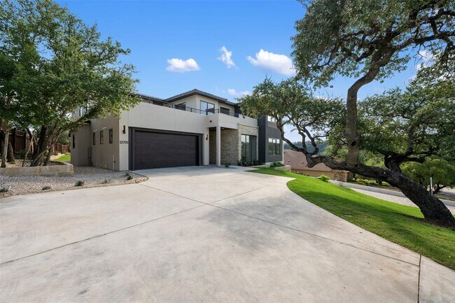 Building Photo - 13701 Montview Dr