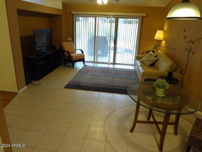 Foto del edificio - 1251 W Bartlett Way