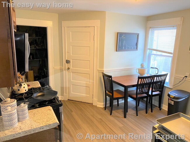 Building Photo - Tufts 2 Bedroom - Hardwood Floors, Parking...