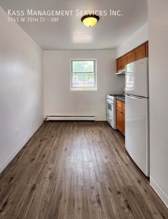 Foto del edificio - 5741 W 35th St