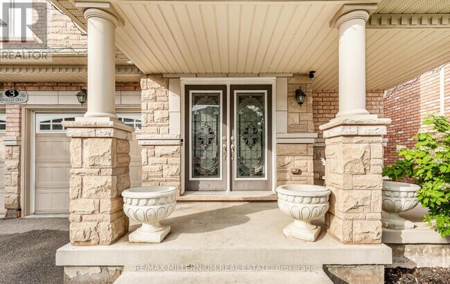 Building Photo - 3 Lavallee Cres