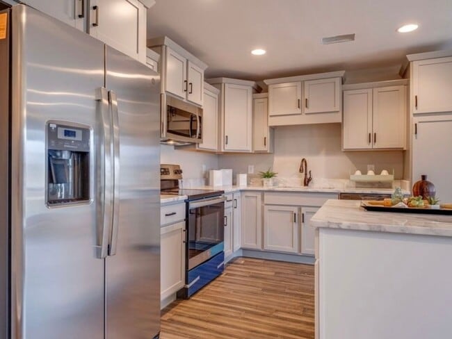 Foto del edificio - 3 Bedroom Townhome in Lebanon (corner unit...