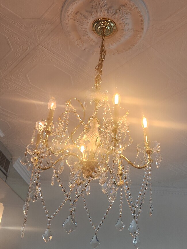 Bonita lámpara de araña para sala de estar - 4100 Galt Ocean Dr