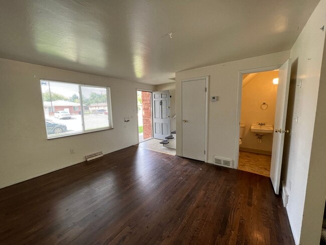 Building Photo - 4560 Everett Ct