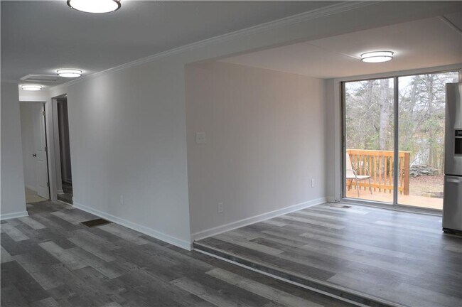 Foto del edificio - 3227 Hilltop Cir