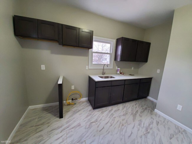 Building Photo - 3 br, 1 bath  - 32 20th Ave 1