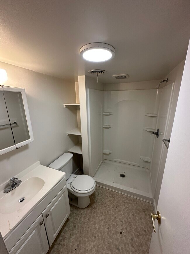 Foto del edificio - 1138 E Shore Dr