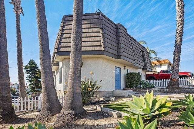 Building Photo - 803 Calle Puente