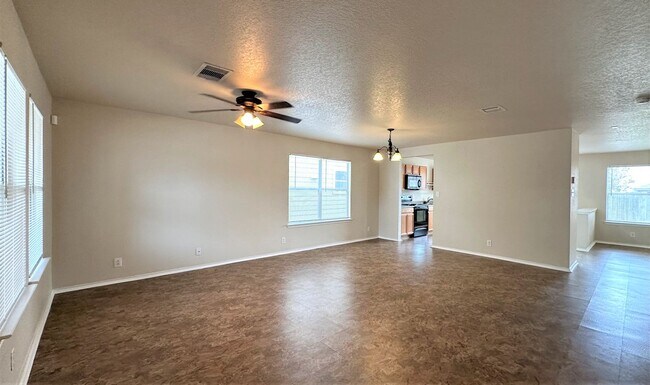 Building Photo - Come live in Bridgewood!