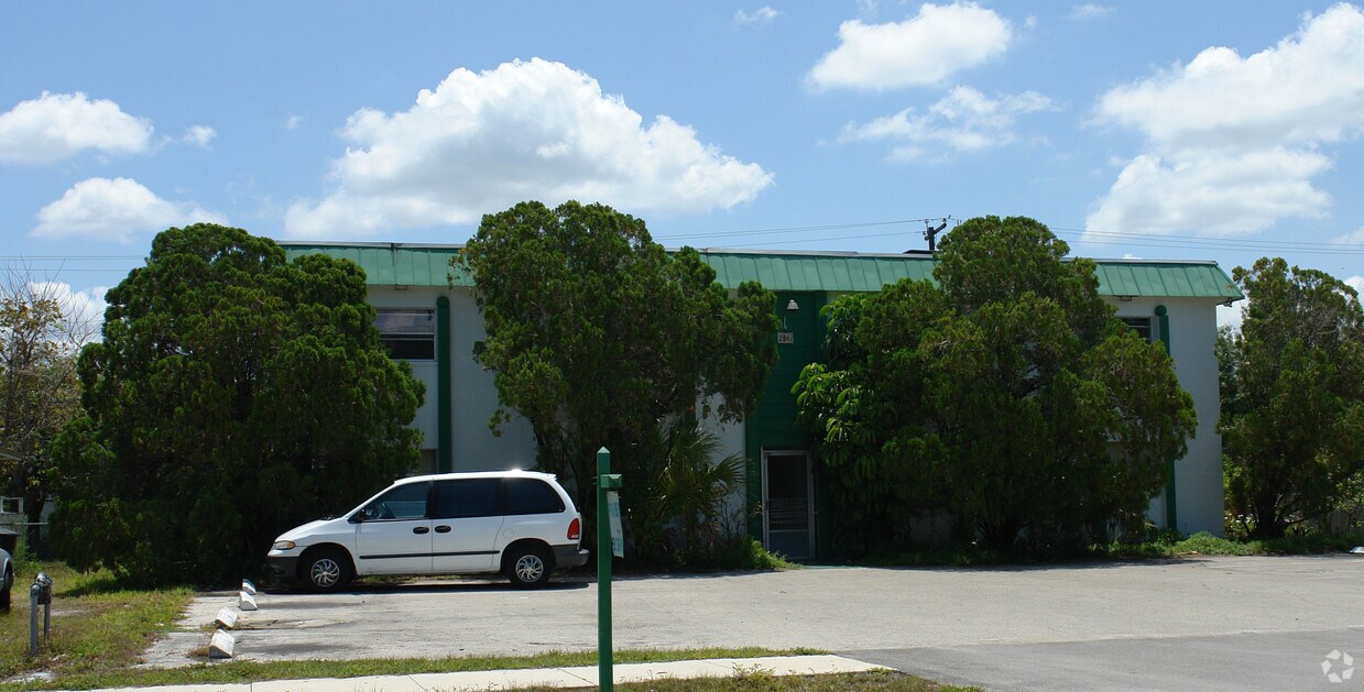 Primary Photo - 2841 Broadway