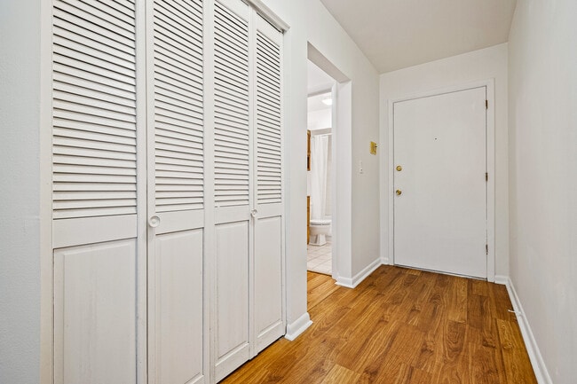 Building Photo - 2275 Country Club Dr