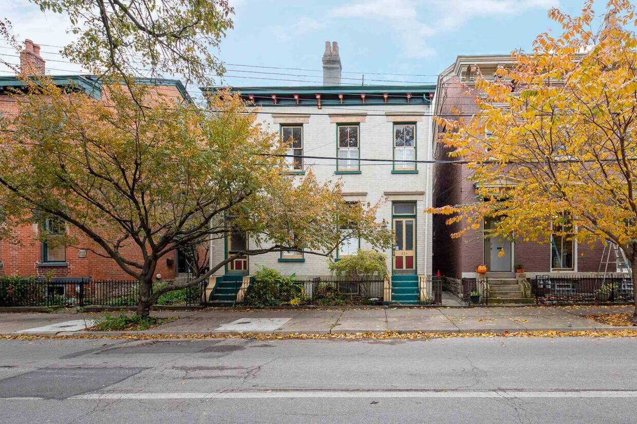 Primary Photo - 214 E 5th St