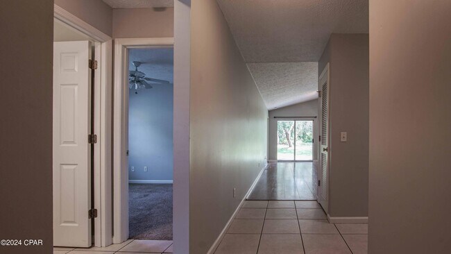 Foto del edificio - 8408 N Lagoon Dr