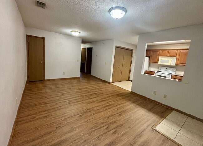 Foto del edificio - Pre Leasing for 2026-2027 School Year!