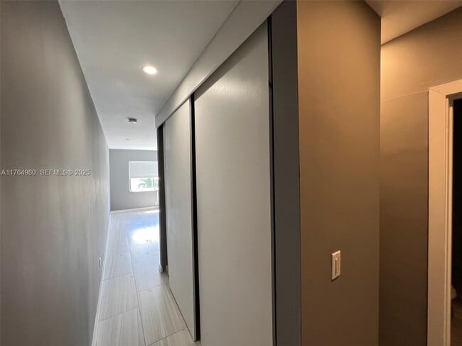 Foto del edificio - 641 Española Wy