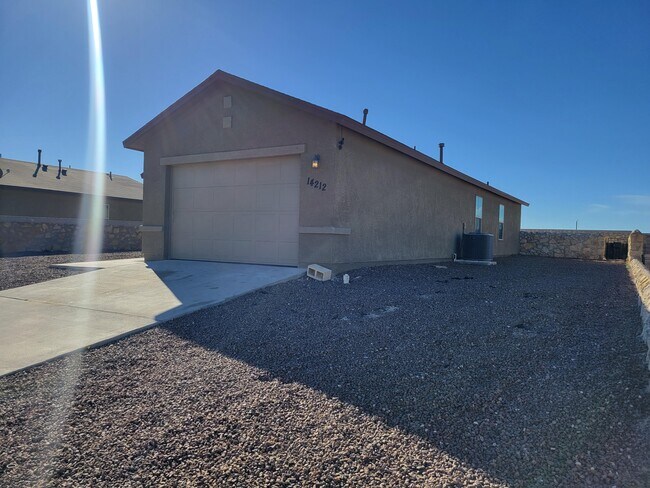 Building Photo - 14212 Desierto Bueno Ave