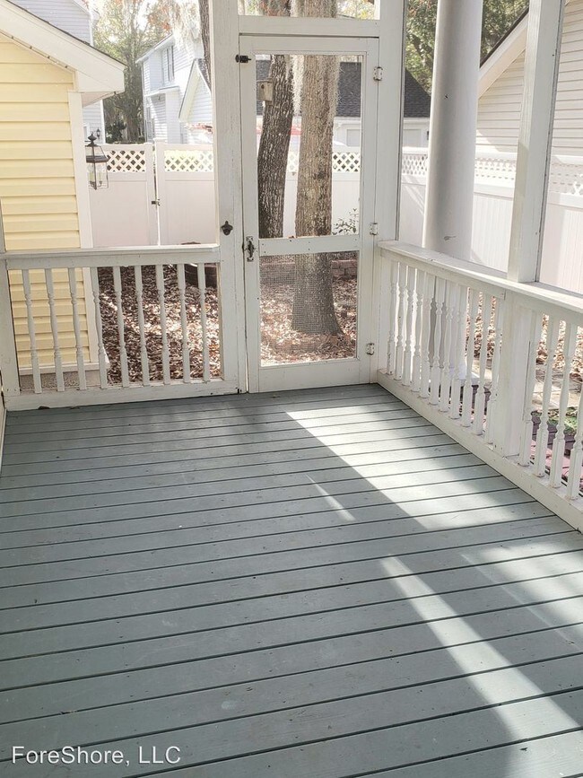 Building Photo - 4 br, 3.5 bath House - 4 Barry Lane