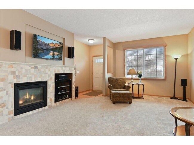 Foto del edificio - 8926 Olive Ln N