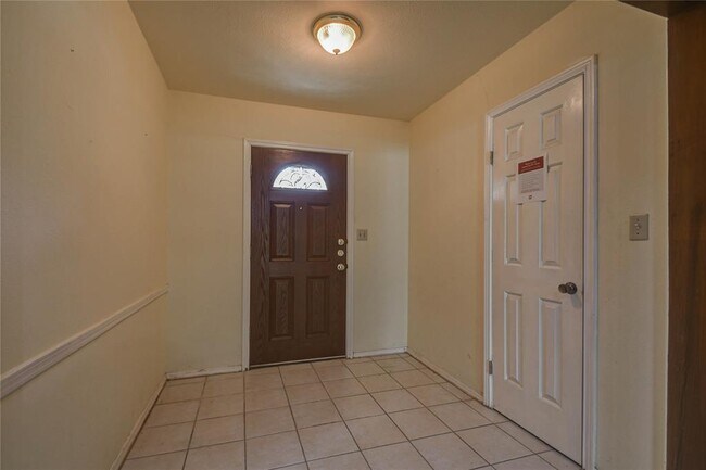 Building Photo - 500 Keith Dr