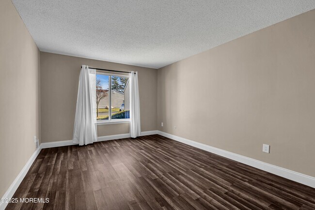 Foto del edificio - 67 Greenwood Dr