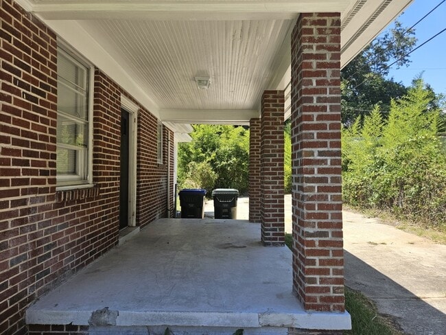 Building Photo - 104 Hutto Ct