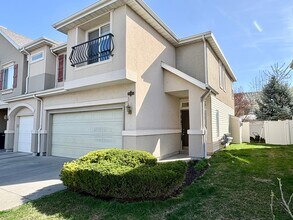 Building Photo - 3141 Alsace Way