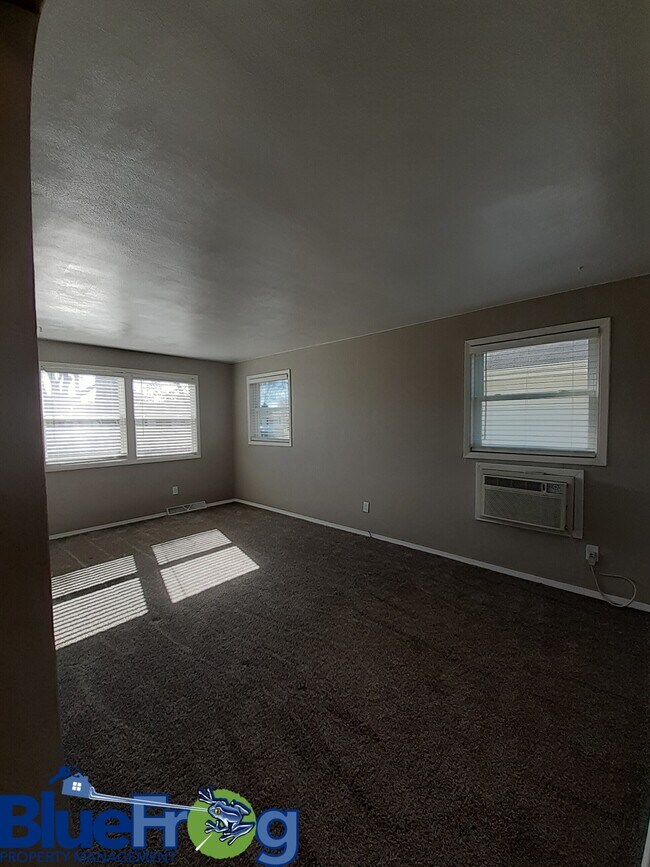 Building Photo - 15 Woodmere Ct