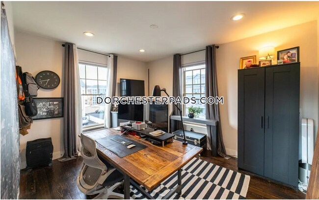 Building Photo - 72 Savin Hill Ave