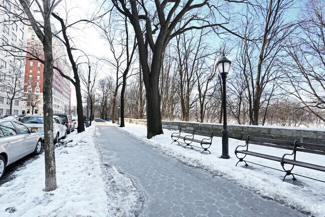 Foto del edificio - 320 W 89th St