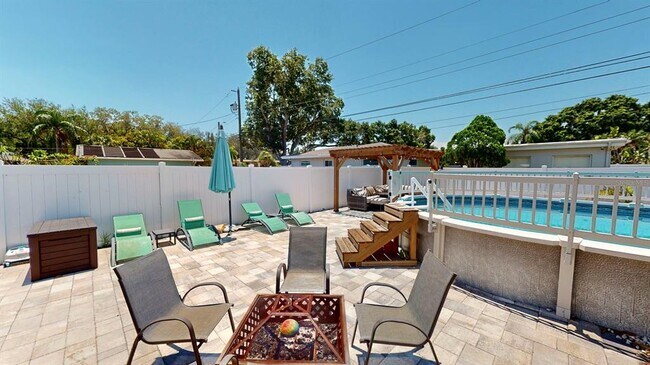 Foto del edificio - 136 80th Ave N