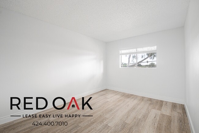 Building Photo - 706 McDonald Ave