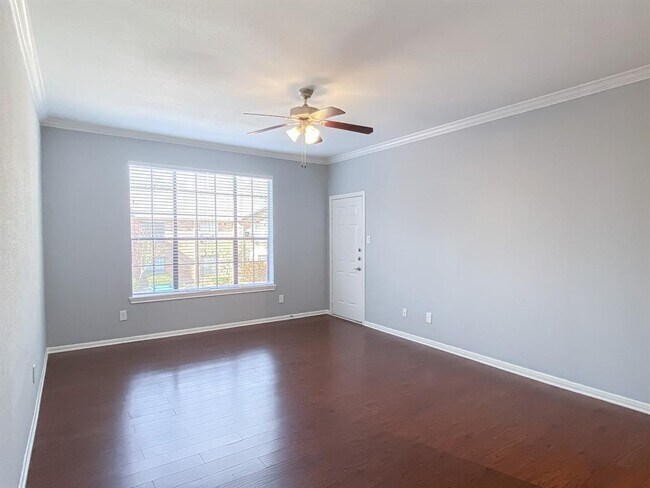 Building Photo - 2255 Braeswood Park Dr