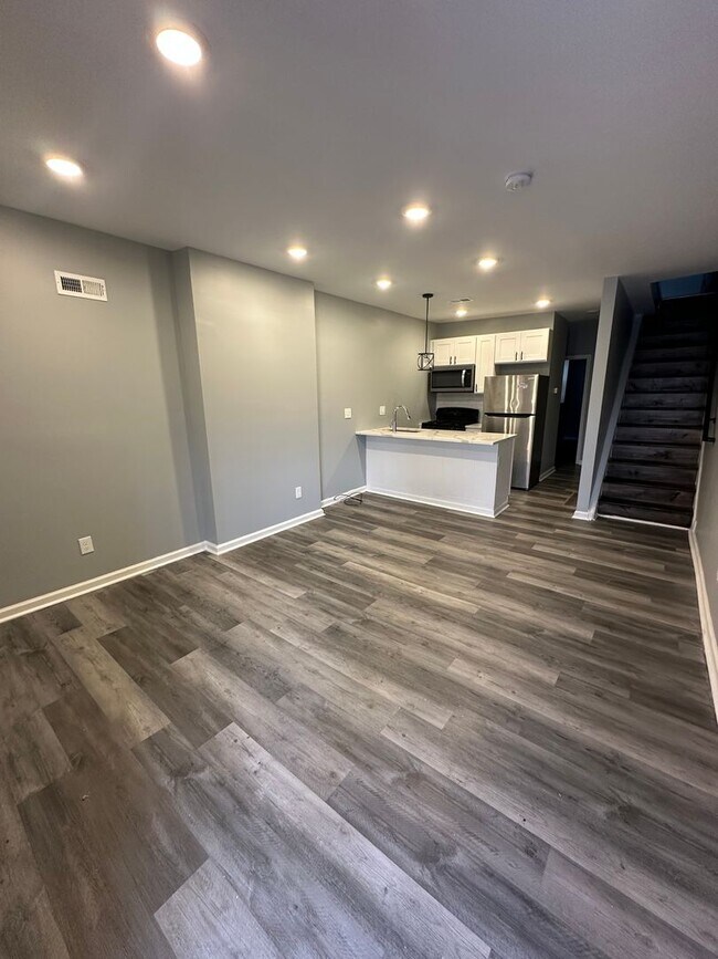 Building Photo - Section 8 Approved. Beautiful 4 bed, 1.5 house for rent