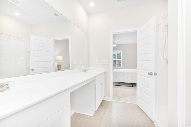 Foto del edificio - 8196 Forest Edge Dr
